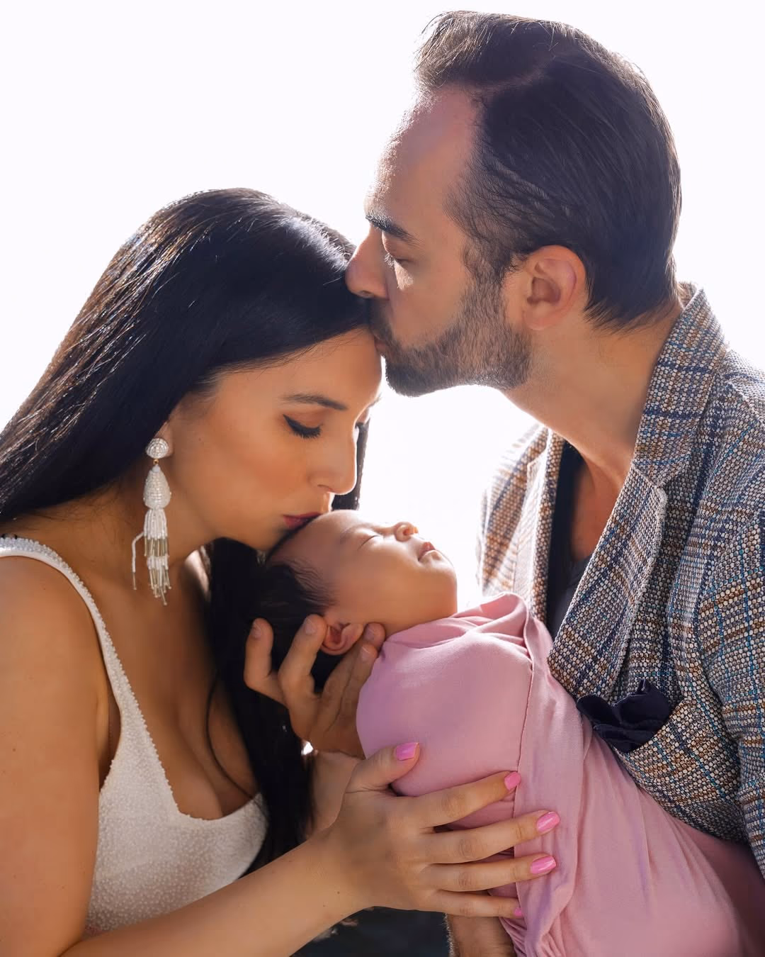 Nicole and her family with newborn daughter