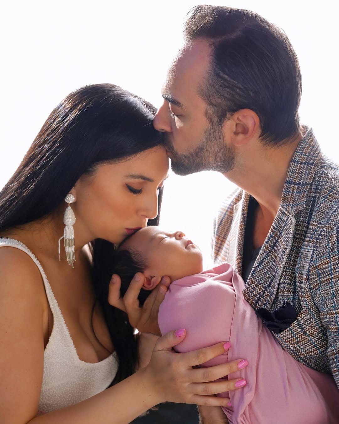 Nicole and her family with newborn daughter